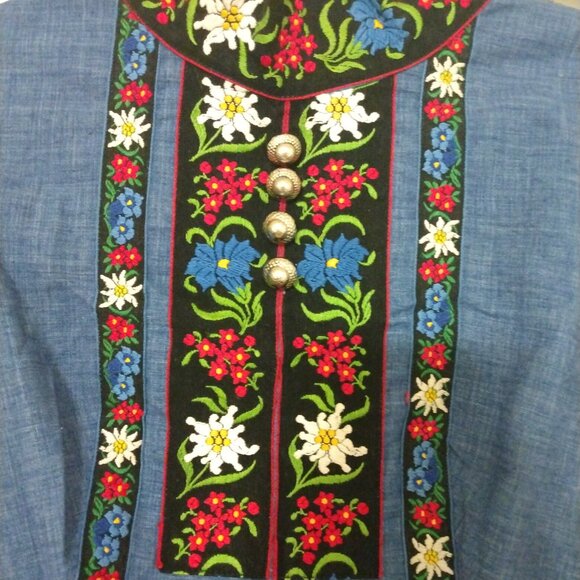 Vintage Scandnavian-style embroidery mini dress - Picture 2 of 3